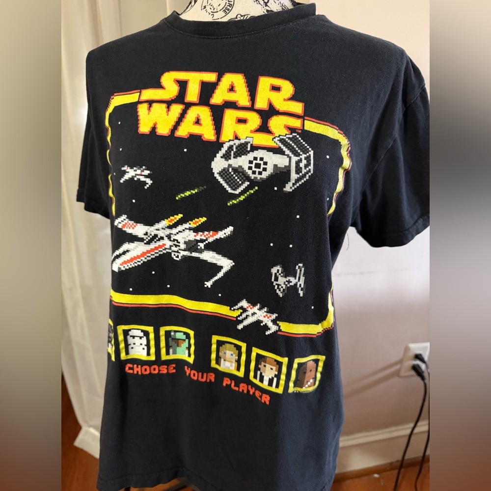 Star Wars Graphic T-Shirt men’s small women’s medium.